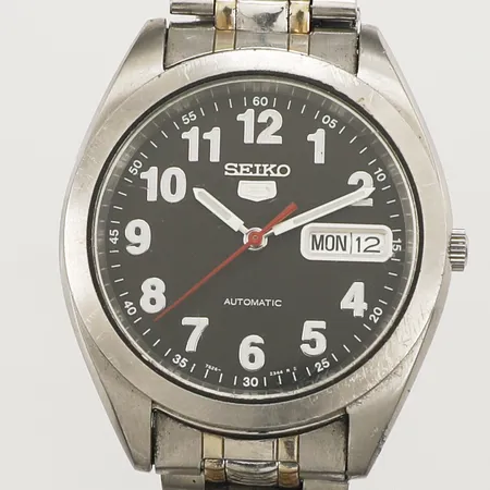 Armbandsur Seiko 5, stål, automatisk, 37mm, refnr 7S26-0420, serienr 233150, dag, datum, glasbaksida, slapp stållänk ca 20cm ej original, repigt glas och länk, inga tillbehör. 