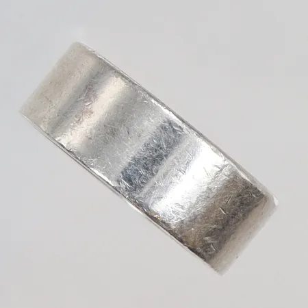 Ring slät stl:18½ bredd 8mm silver 925/1000 Vikt: 8 g