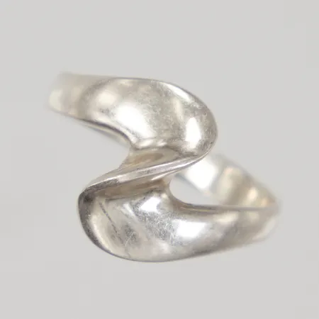 Ring Stl:18½, bredd 13mm, Silver 925/1000 Vikt: 3,7 g