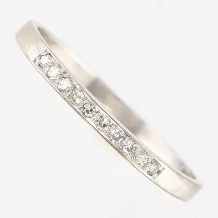 Ring vitguld med diamanter 10x0,01ct, stl:19, bredd ca 2mm, 18K Vikt: 1,8 g