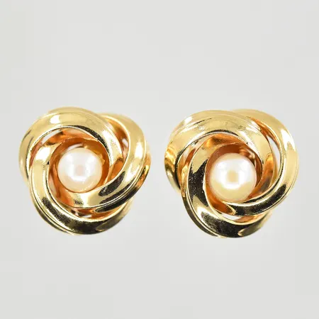 Ett par örhängen med två odlade pärlor Ø4 mm, stl:10 mm, 18K. Vikt: 2,5 g