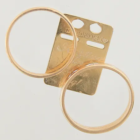 Guldsmycken delvis vitguld gravyrer repiga 18K  Vikt: 11,4 g