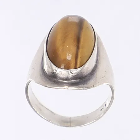 Ring med tigeröga stl 16¾ bredd 4-24mm silver 830/1000 Vikt: 4,6 g