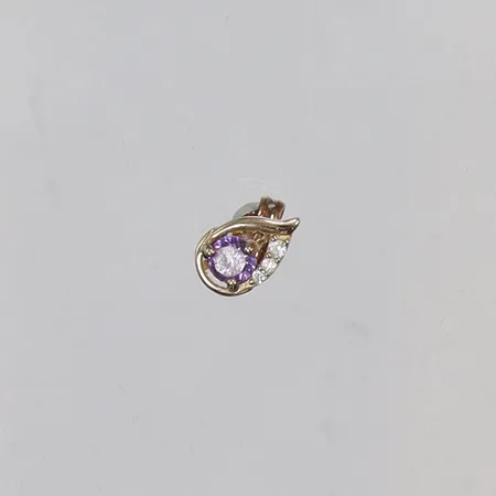 Udda örhänge med lila sten 10mm, 9K Vikt: 0,3 g