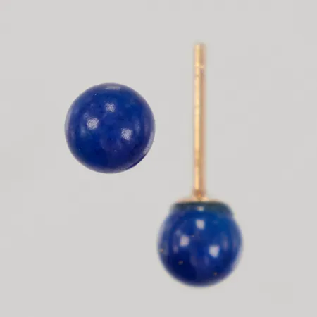Ett par örhängen med blåa kulor Ø6mm, saknar stoppar, ostämplade 18K Vikt: 1 g