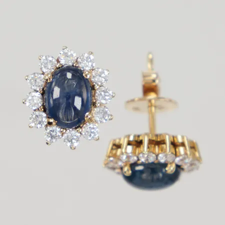 Ett par örhängen med vita och blåa stenar, ca 13x12mm, 14K, Bruttovikt: 6,9g Vikt: 6,9 g