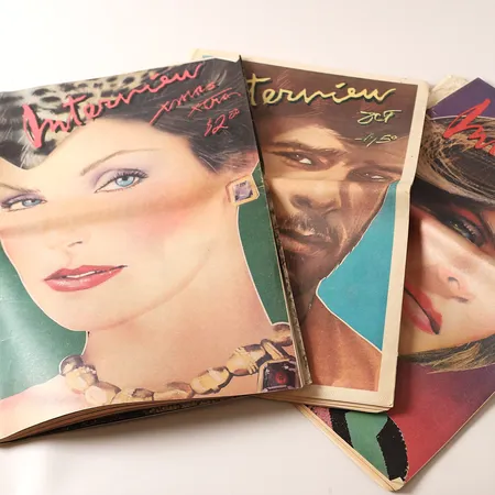 Tre tidningsmagasin Andy Warhols Interview 1979, Oktober, November samt julnummer, slitage, mindre skador.                                          