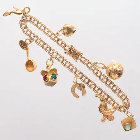 Armband Bismarck med åtta berlocker längd 19cm, bredd 5mm, 18K. Vikt: 15,3 g