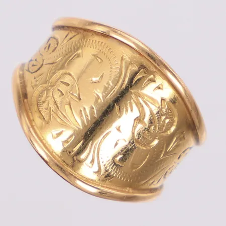 Ring med mönster stl:16½, bredd 5-15mm, år 1976, 18K Vikt: 3,6 g