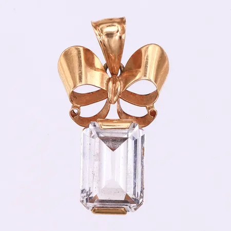 Hänge med vit sten,Segir Aktiebolag Köping 1967,höjd med ögla 31 mm,stenen med små nagg,18k. Vikt: 4,1 g