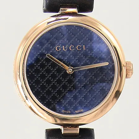Damur Gucci 141.4 guldpläterad mässing quartz Ø32mm, ref-nr: YA14140, serie-nr: 18116441, läderband med lätt slitage, safirglas, boett med minimala repor, tag, garantikort från 2020, ytterkartong, box