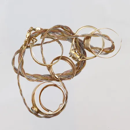 Diverse guld, defekt med stenar 18K Vikt: 15,5 g