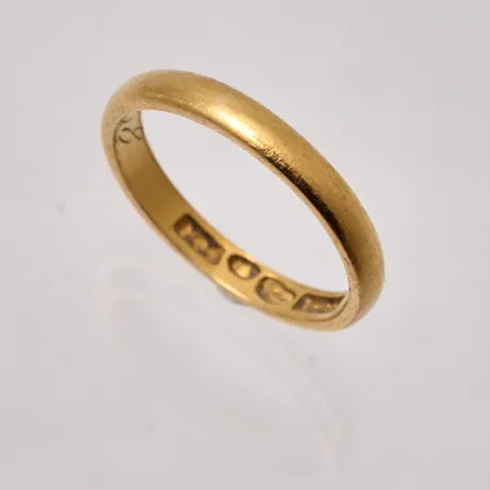 Ring stl:18, bredd 2,9mm, 23K, personlig gravyr, 3,93g Vikt: 3,9 g