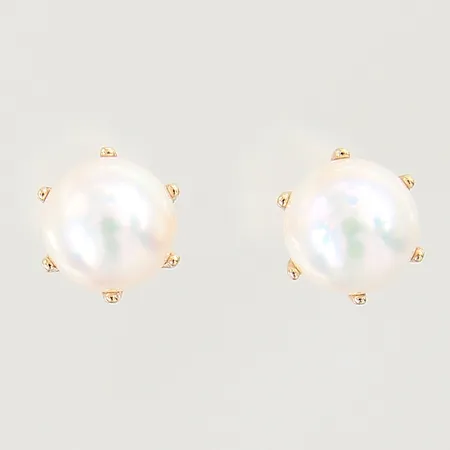 Ett par örhängen med odlade pärlor, Ø7mm, 18K  Vikt: 1,9 g