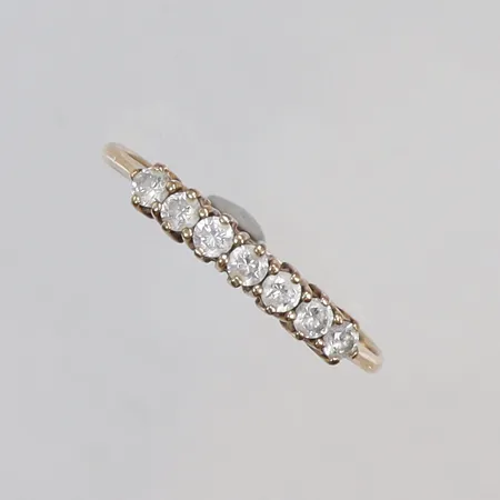 Ring med vita stenar stl:19, skev skena, 18K Vikt: 1,7 g