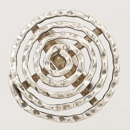 Ring med genombruten dekor, stl:19, bredd 30mm, 925/1000 silver Vikt: 7,5 g