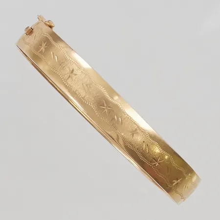 Armring 57x49mm bredd 8mm dekor 18K 12,8g.