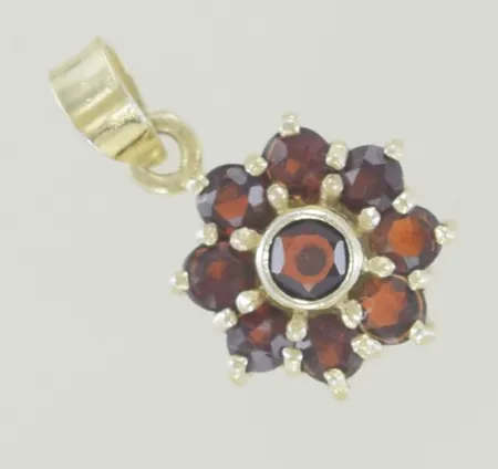 Hänge med granater längd 1,7 mm silver 925/1000 Vikt: 1,2 g