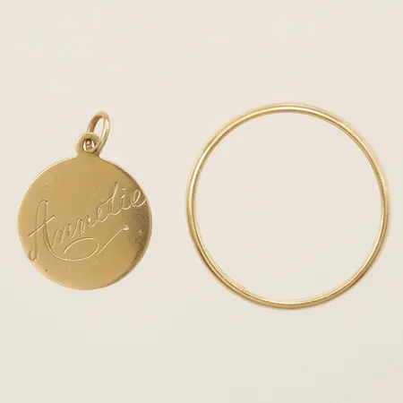 Ring hänge, gravyr, 18K Vikt: 6,9 g