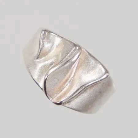Ring stl:15, bredd 10mm, Silver 925/1000 Vikt: 4,6 g