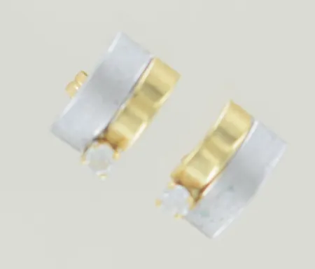 Ett par örhängen med stenar höjd 10mm, 14K Vikt: 0,7 g