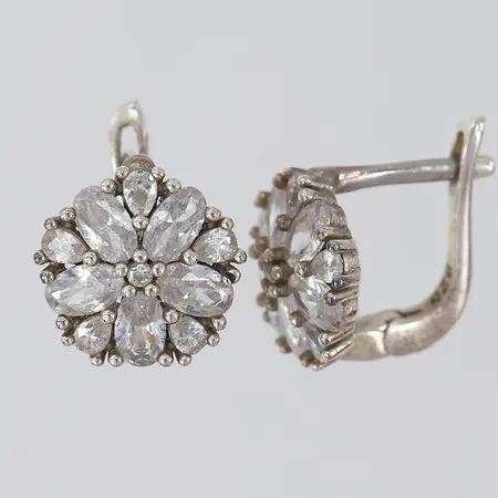 Ett par örhängen med vita stenar Ø12,5mm Silver 925/1000.  Vikt: 4,5 g