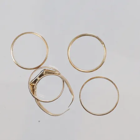 Diverse guld, defekt, gravyr, 18K Vikt: 10,5 g