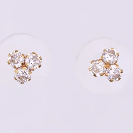 Ett par örhängen med vita stenar, 6mm, stift, 18K, 0,7g.