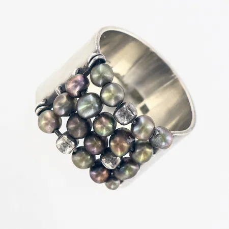 Ring Celestine med odlade sötvattenpärlor stl:17, bredd:19mm, silver 925/1000 Vikt: 7,5 g