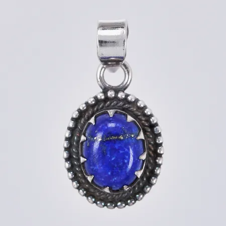 Hänge med lapis lazuli längd: ca 2,5cm bredd: ca 12mm 925/1000, silver Vikt: 3 g