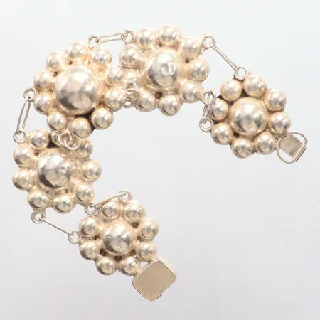 Armband längd 18,5cm, bredd 2,5cm, en mindre buckla, Silver Mexico. Vikt: 27,6 g