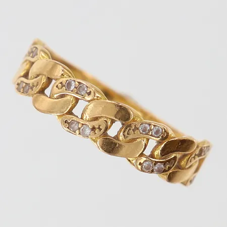 Ring Pansar med vita stenar stl:17¾ bredd 1,5-4,5mm 21K.  Vikt: 2,3 g