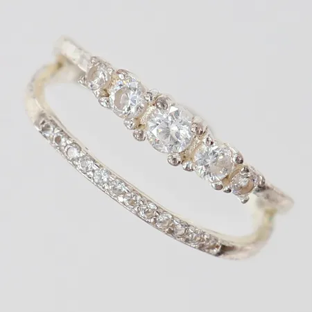 Ring vita stenar stl:16¼, bredd 1-7mm, 925/1000 silver Vikt: 1,5 g