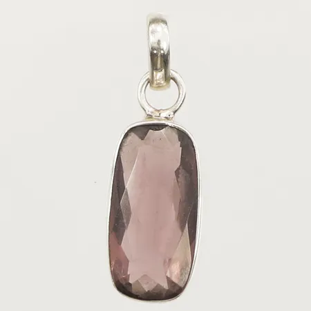 Hänge med ametist längd 30mm, inklusive ögla, bredd 11mm, 925/1000 silver Vikt: 3,4 g