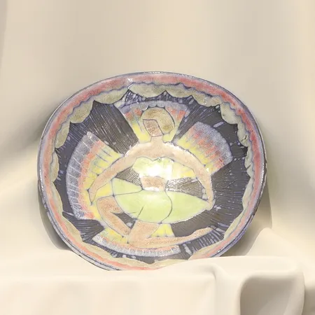 Fat Tilgmans Keramik, glaserat lergods, troligen Marian Zawadzki 23x25cm höjd ca 5cm numrerad 479 samt daterad 1954  Skickas med postpaket.