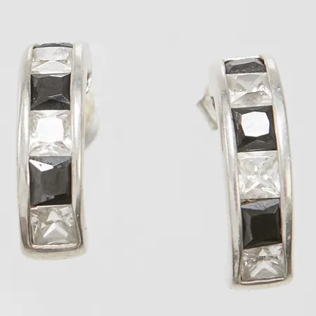 Örhängen med stenar längd 15mm, bredd 5mm, silver 925/1000 Vikt: 2,9 g