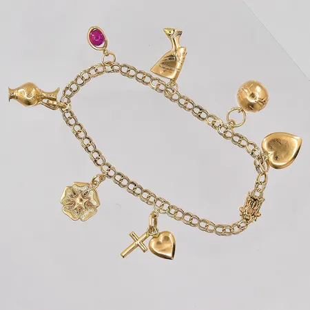 Armband Bismarck 7 berlocker längd 17,5cm bredd 4mm, klämd berlock 18K Vikt: 11,3 g