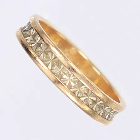 Ring tvåfärgad stl 19 bredd 4mm gravyr 18K Vikt: 4,9 g