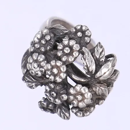 Ring med blommor stl16¾ bredd 3-18mm silver 830/1000 Vikt: 6,6 g