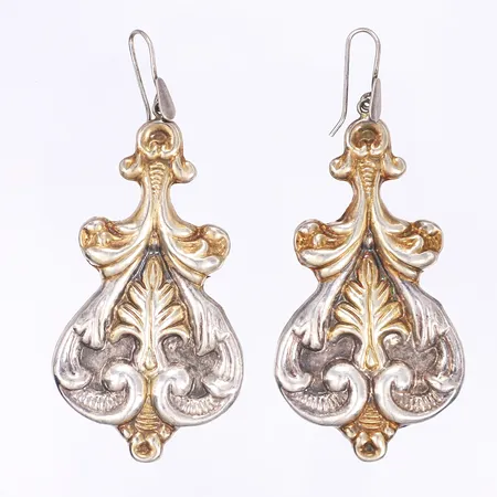Ett par örhängen längd 80mm bredd 35mm delvis förgyllt silver 925/1000 Vikt: 8,5 g