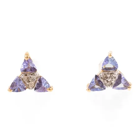 Örhängen i 10K guld med diamanter 6 x ca 0,005ct (8/8-slipade) och ljuslila stenar. De är Ø 7,5 mm och väger 0,9g. Snurrebussar saknas, men nya i plast medföljer. 