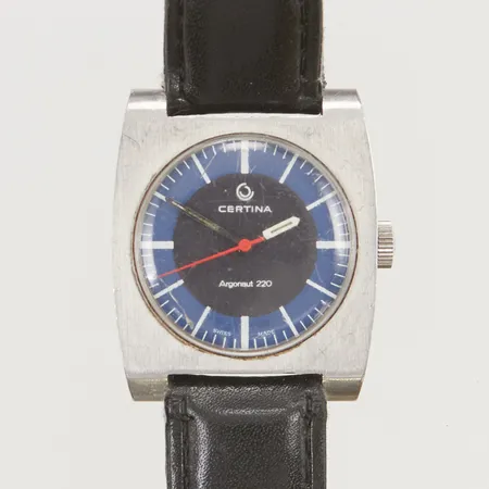 Herrur Certina Argonaut 220 33mm manuell, graverad bakboett, läderbandet defekt.