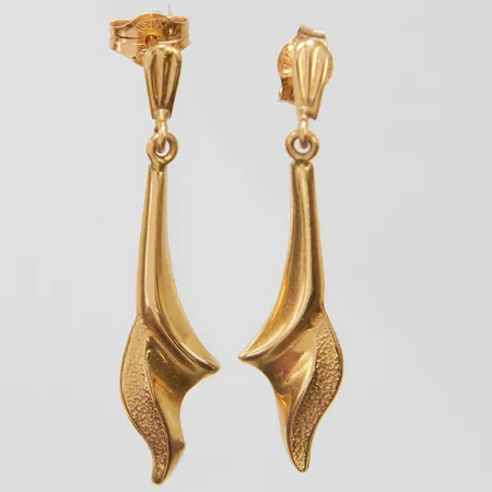 Örhängen längd ca 35mm, bredd 8mm, 18K Vikt: 1,1 g