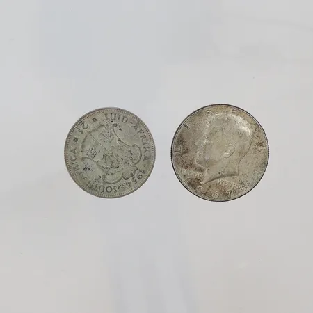 2st Mynt Half Dollar Kennedy 1967 och 2 Shilling Sydafrika 1954 silver 400-500/1000 Vikt: 22,7 g