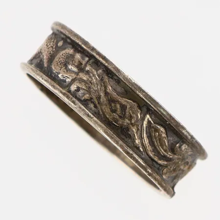 Ring med mönster stl19¼ bredd:6,8mm, silver 835/1000 Vikt: 3,9 g
