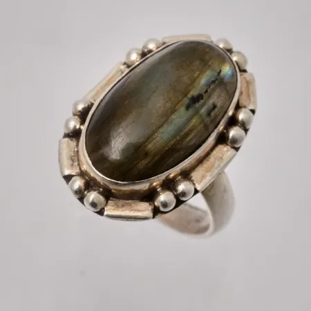 Ring med Spektrolit stl:17½ bredd 11x19mm, silver 925/1000, 7,01g.