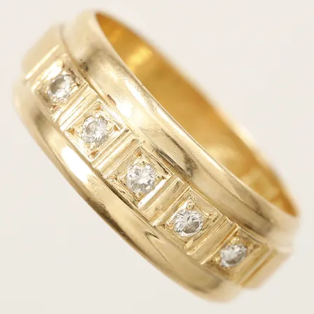 Ring med diamanter ca 5 x 0,03ct stl:19¾, bredd 8,4mm, sammansatta av två ringar, gravyr, 18K Vikt: 9,6 g