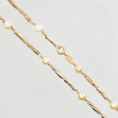 Collier med 18 odlade pärlor Ø6 mm längd 59 cm, bredd 2-6 mm, 18K.  Vikt: 13,4 g