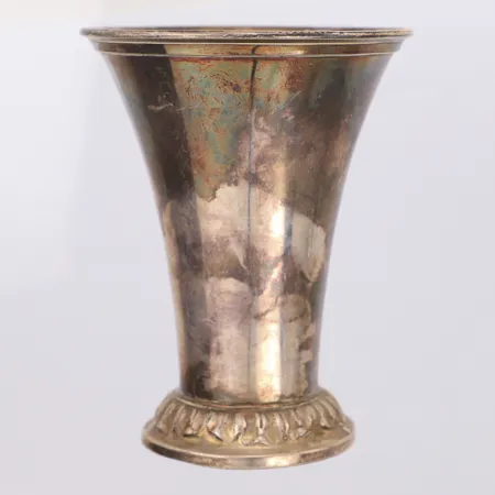 Pokal Sjögren O B i Stockholm år 1927, höjd 8cm Ø ca 6cm, gravyr, silver 830/1000 Vikt: 40,8 g