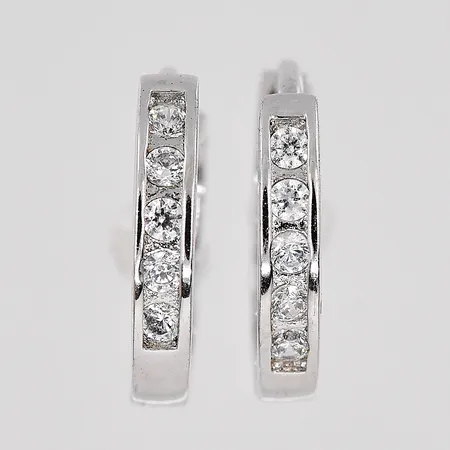 Örhängen vita stenar Ø 15mm silver 925/1000 Vikt: 2,5 g